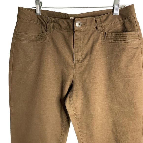 Liz Claiborne Mid Rise Capri Pants 8 Brown Pockets Belt Loops Cuffed Stretch - Picture 2 of 5
